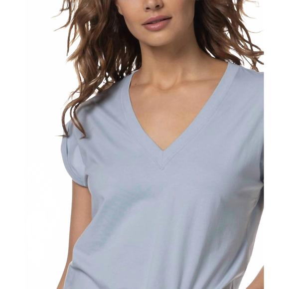 NEW FRAME easy v-neck tee in light blue - Picture 3 of 3